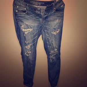 LIKE NEW American Eagle ripped boyfriend jeans